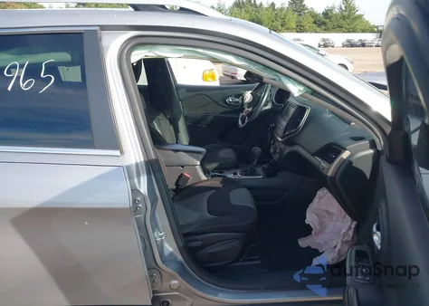 2014 Jeep Cherokee Latitude z USA, uszkodzony, nr VIN 1C4PJMCS7EW121919